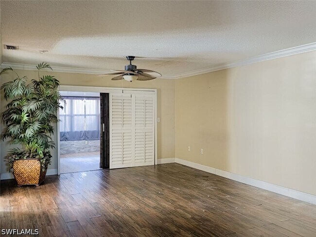 Foto del edificio - 7631 Piping Rock Ct
