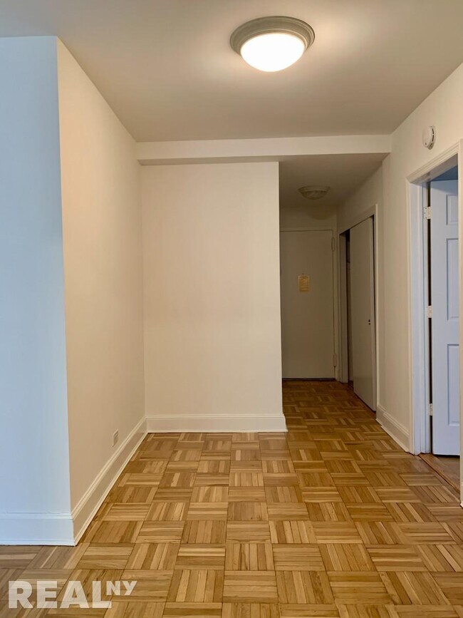 Foto del edificio - 412 E 55th St