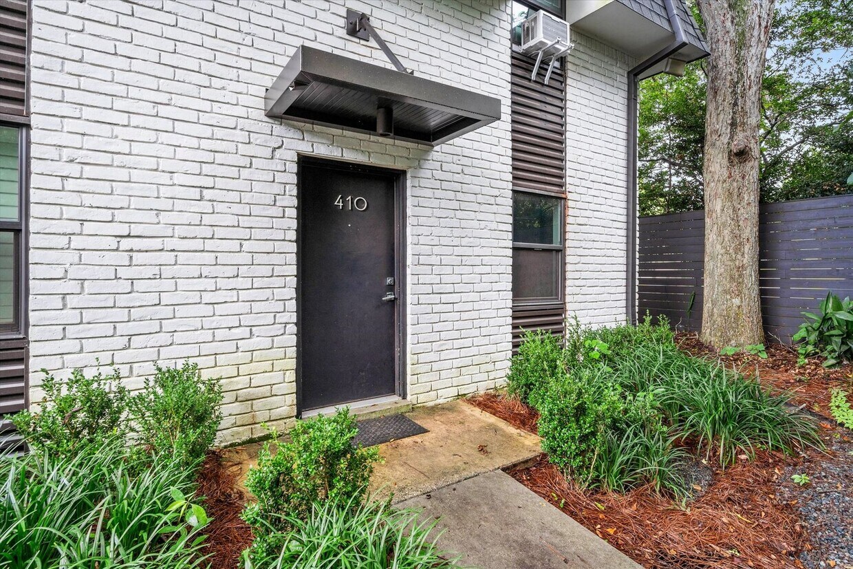 Primary Photo - SPRING HILL OAKS CONDOMINIUMS