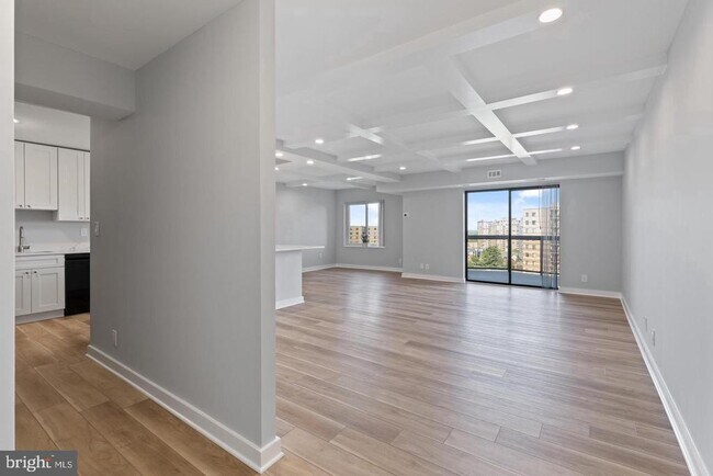 Building Photo - 8370 Greensboro Dr