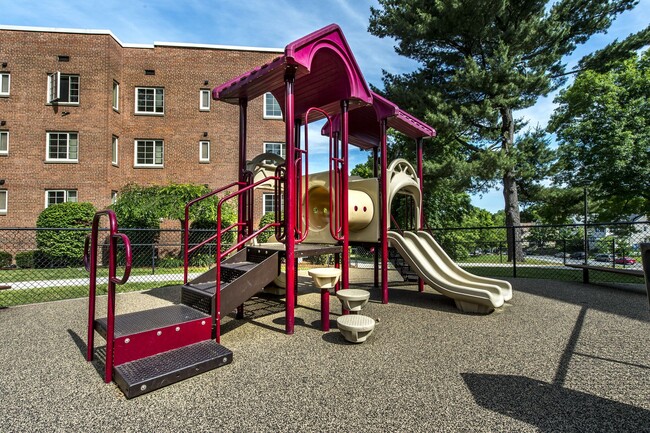 Área de juegos para niños - Forest Park Apartments