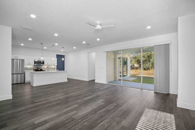 Building Photo - Luxury New construction 3 bedroom 2 baths located in North Port