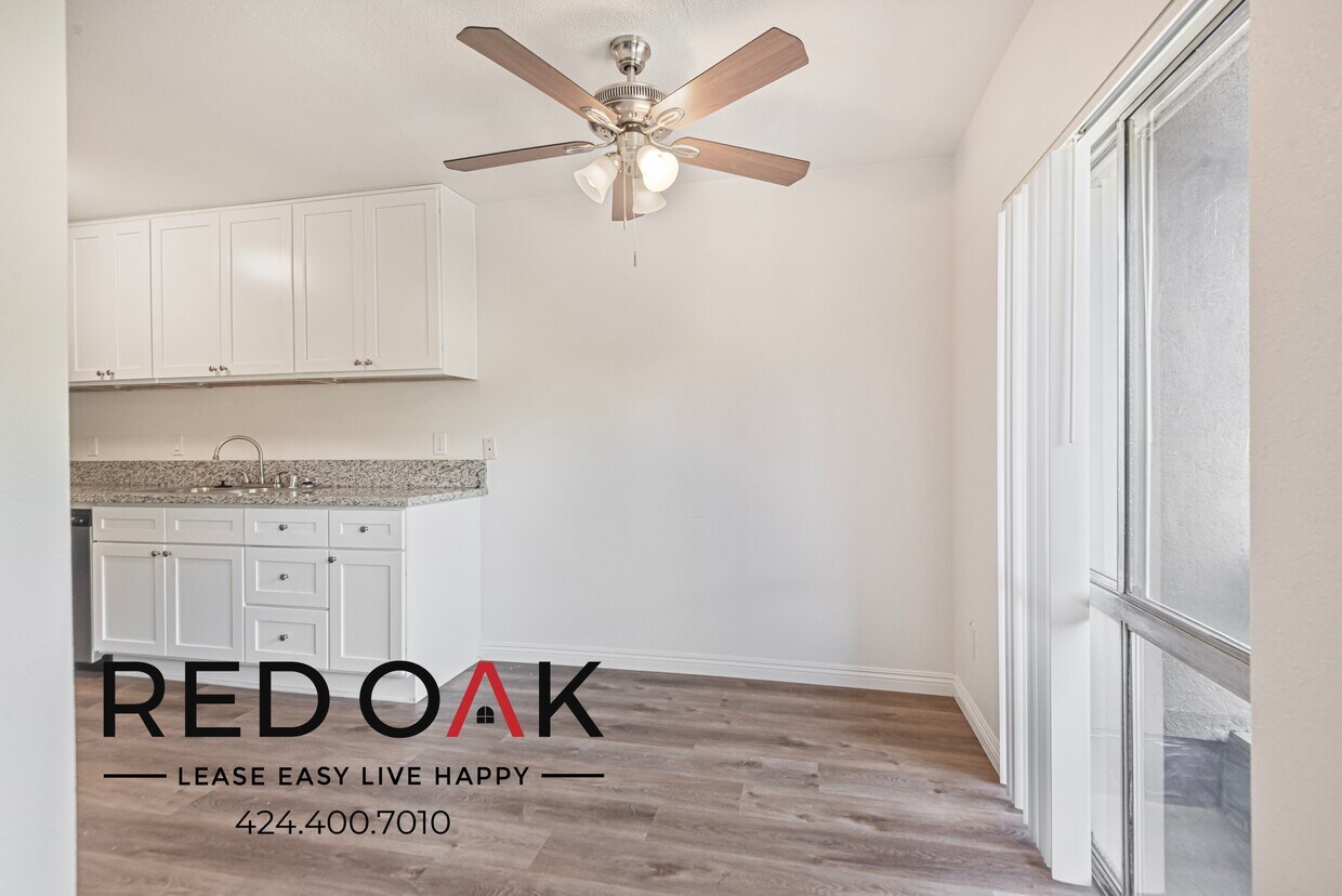 Foto principal - 17830 Sherman Way