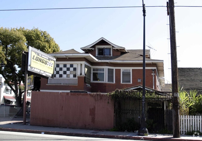 Building Photo - 232 N Avenue 54