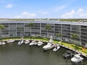 Building Photo - 1427 E Hillsboro Blvd