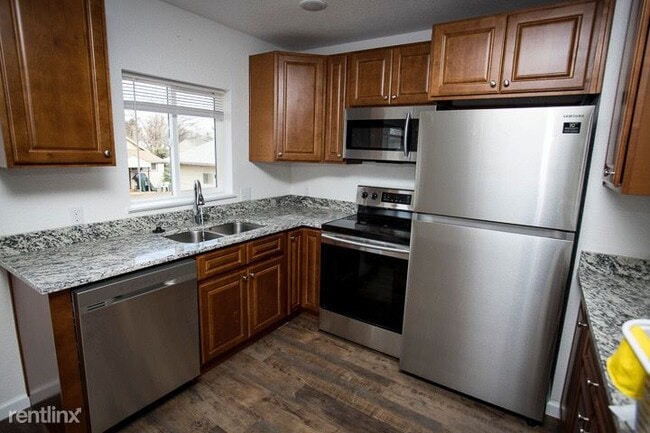 Building Photo - 2 br, 1 bath Condo - 781 E Oxford Ave