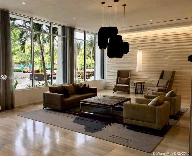 Foto del edificio - 100 Bayview Dr