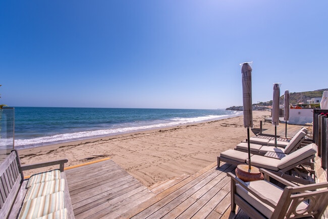 Foto del edificio - 23752 Malibu Rd