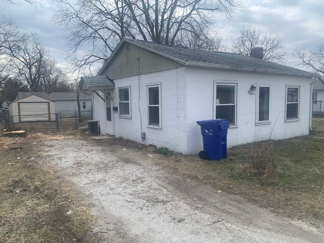 Building Photo - 1 bedroom house in peoria heights