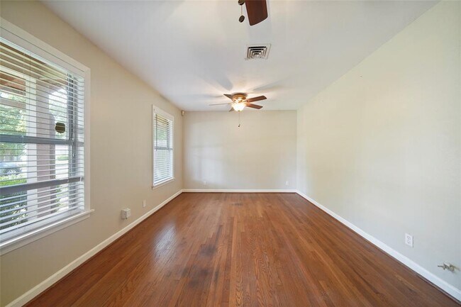 Building Photo - 9802 Cedardale Dr