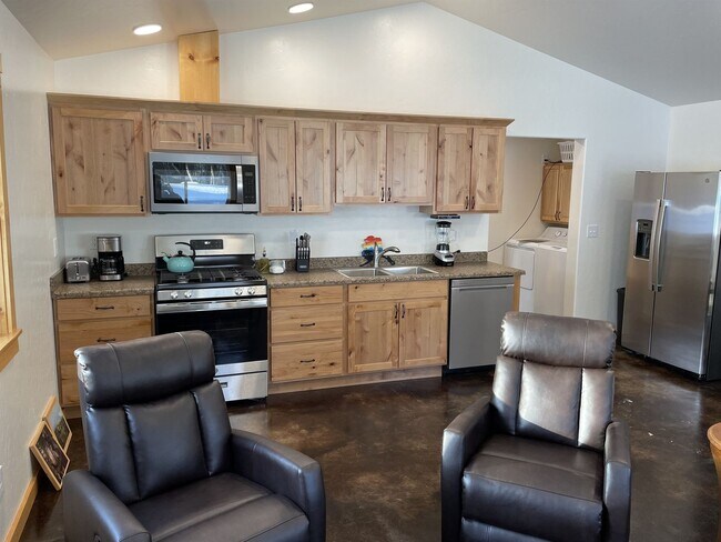 Building Photo - 36112 Murray Lane