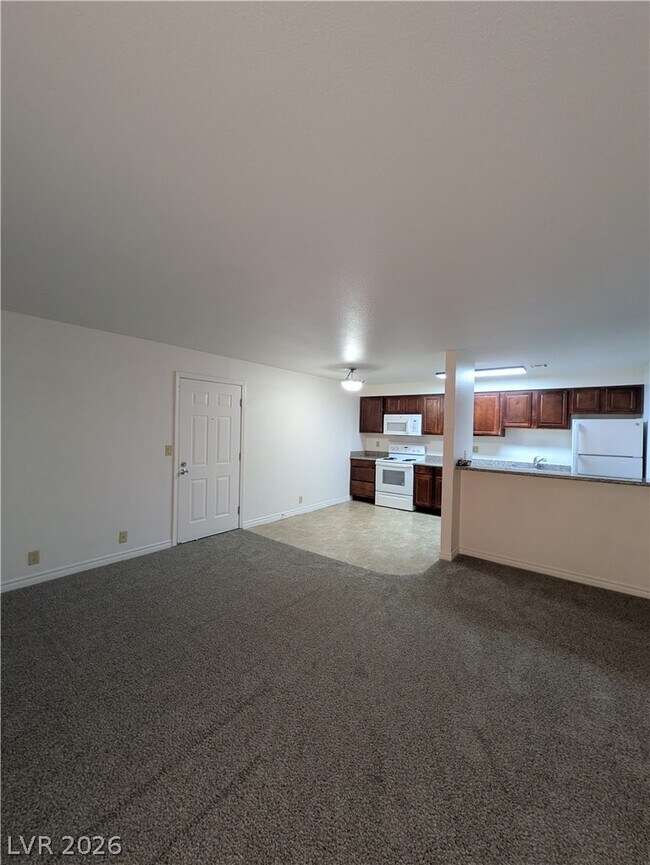 Building Photo - 5321 River Glen Dr