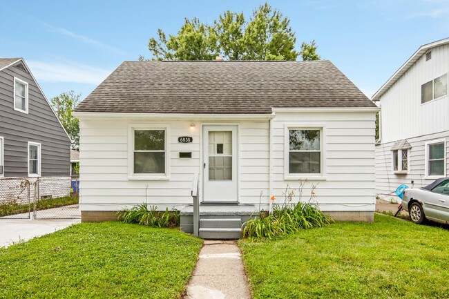 Foto del edificio - 6838 Republic