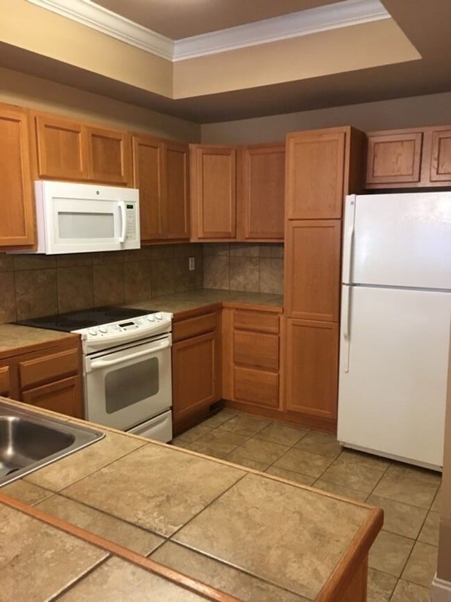 Building Photo - 2 bedroom 2 bath Handicap unit