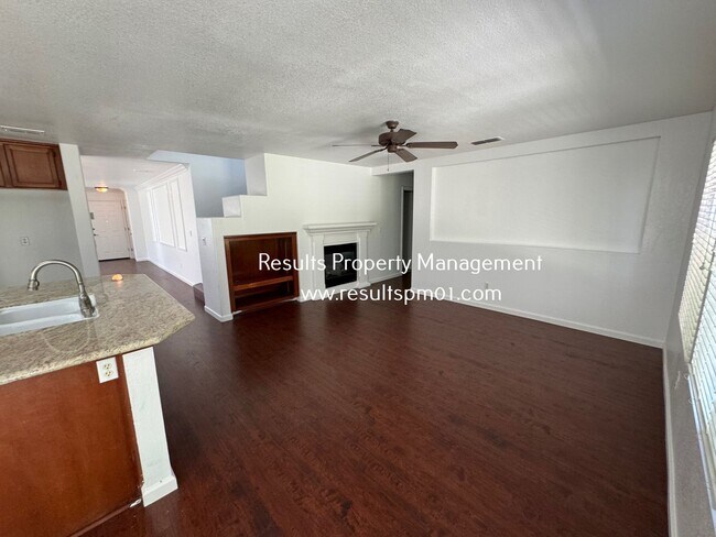 Foto del edificio - Roseville 4 Bedroom Beauty with Bonus Room!