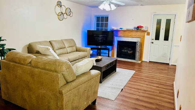 Foto del edificio - 3409 Summerfield Dr