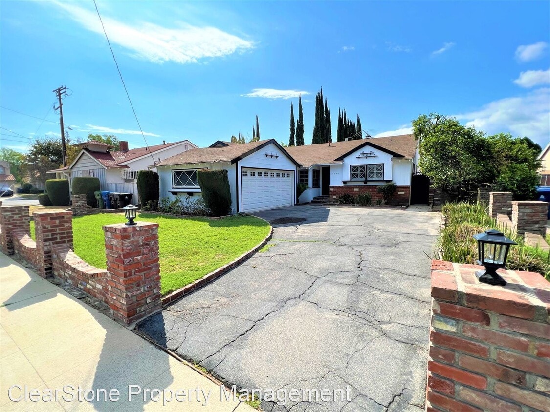 Primary Photo - 3 br, 2 bath House - 15126 Enadia Way