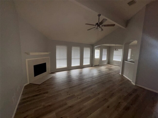 Foto del edificio - 16415 Great Forest Dr