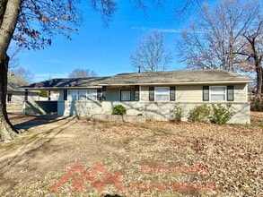 Building Photo - 954 E Holmes Rd