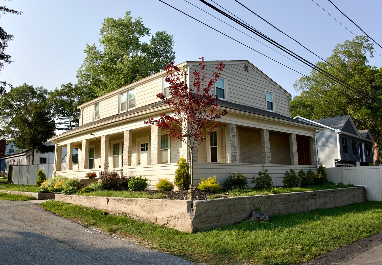 Primary Photo - 1 Berwick Ave