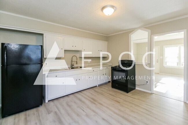 Building Photo - 1026 Lackey Ave