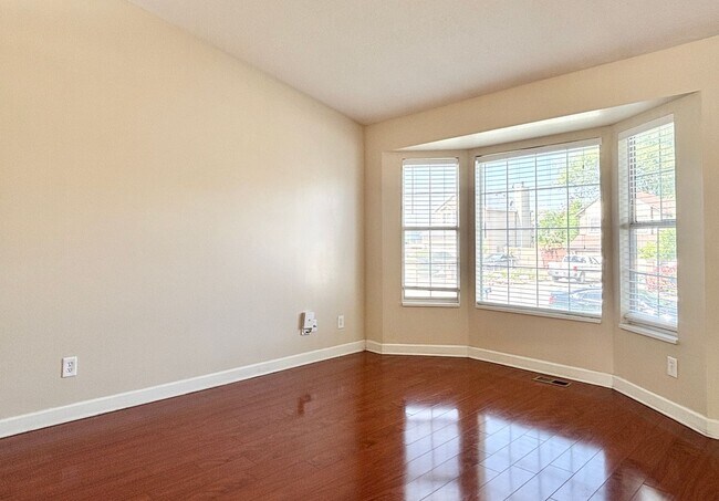 Building Photo - Awesome Salt Lake Home Near Airport!