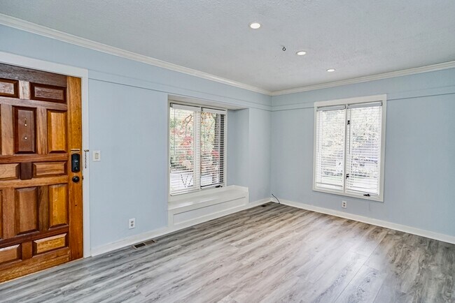 Foto del edificio - 231 E Park Ave