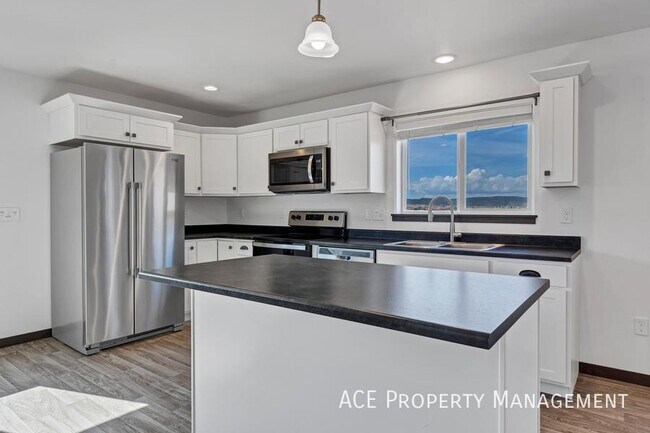 Foto del edificio - 1740 Harmony Heights Ln