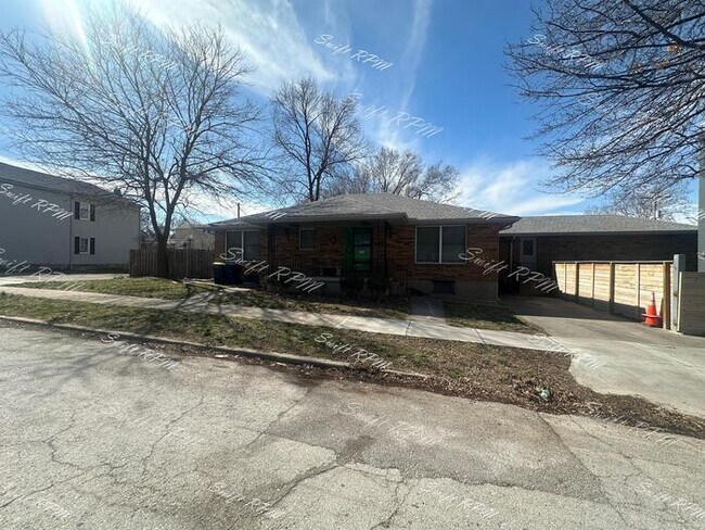 Building Photo - 514 Forest Ave