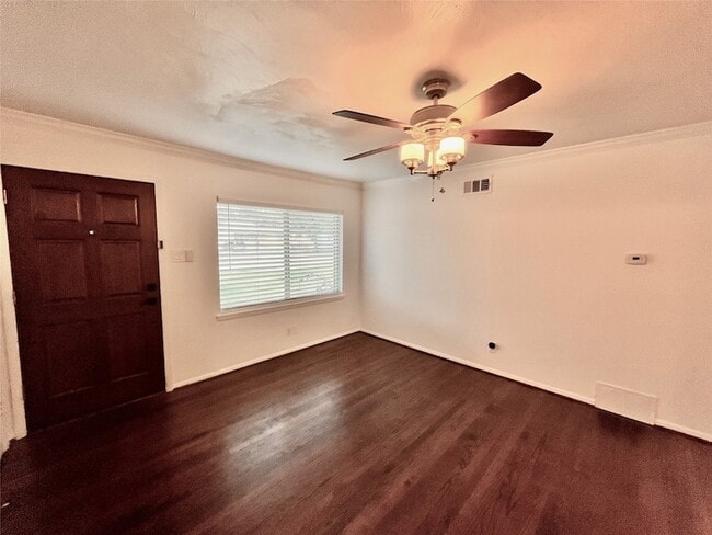 Building Photo - 421 Jolee St