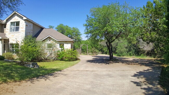 Foto del edificio - Secluded Hill Country home on huge lot!  Gorgeous home in tranquil setting!