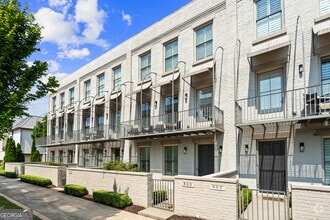 Building Photo - 355 S Esplanade