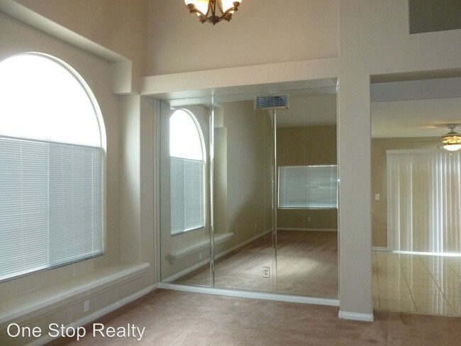 Building Photo - 4 br, 2.5 bath House - 8041 Kentshire Dr