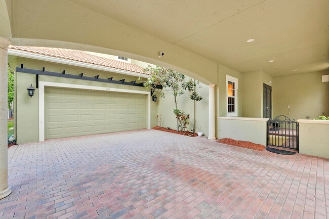 Foto del edificio - 127 Via Castilla