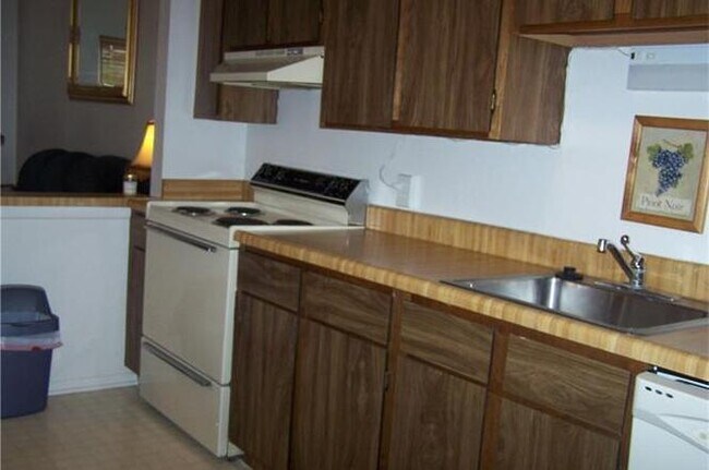 Building Photo - 1020 Saint Julien Dr