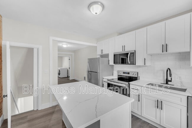Building Photo - 333 S Lehigh St