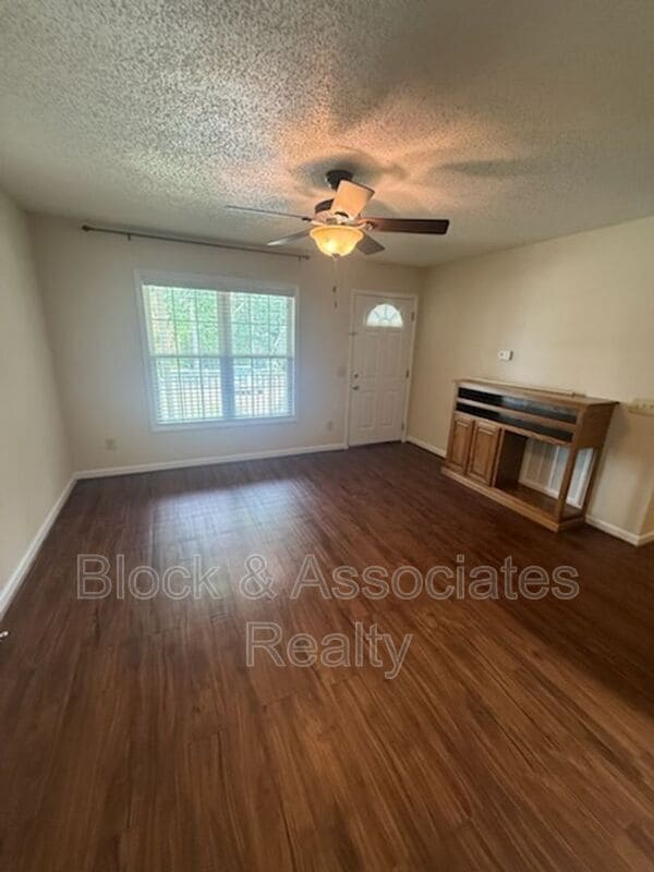 Foto del edificio - 1716 Sunny Ln