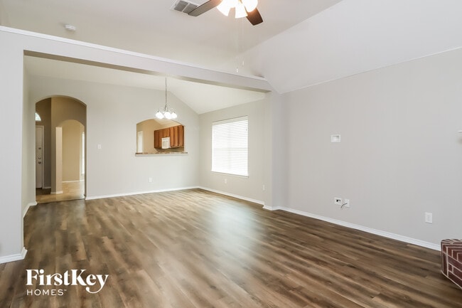 Building Photo - 1124 Manhassett Ct