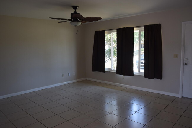 Foto del edificio - 248 SW Cherryhill Rd