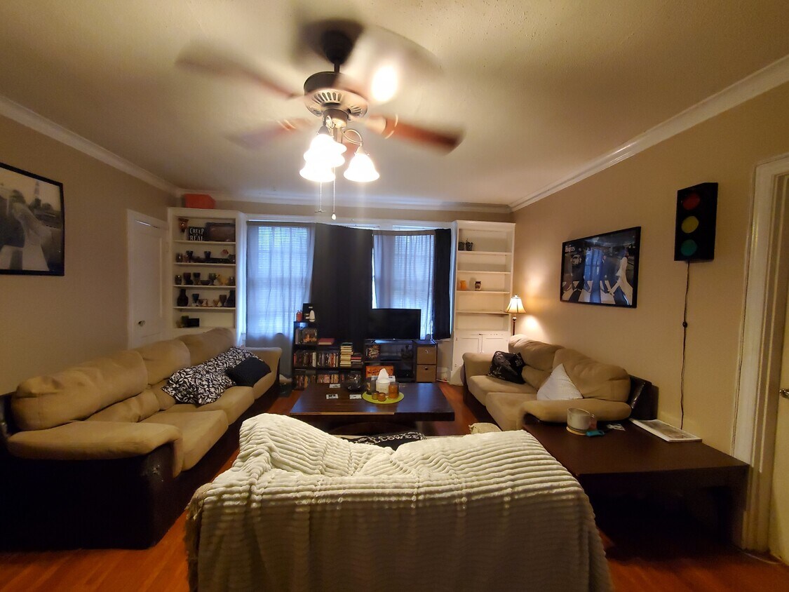 Primary Photo - 1590 Poplar Ave