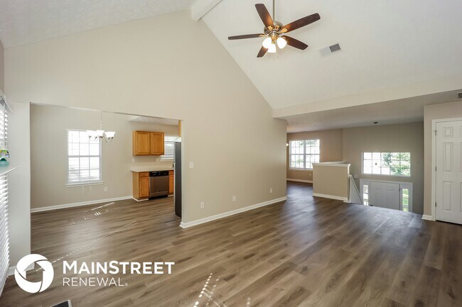 Building Photo - 7395 Royale Ln