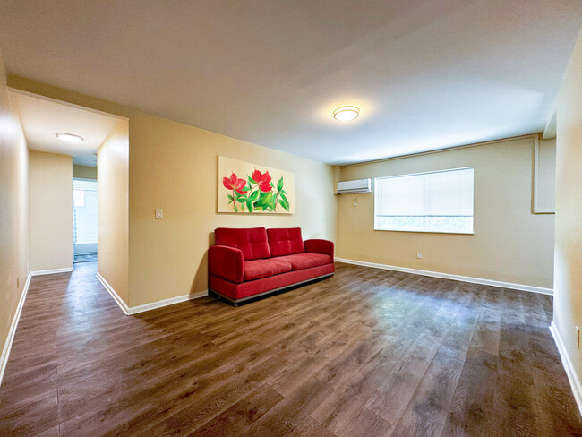 Foto del edificio - 2210 Robert T Longway Blvd