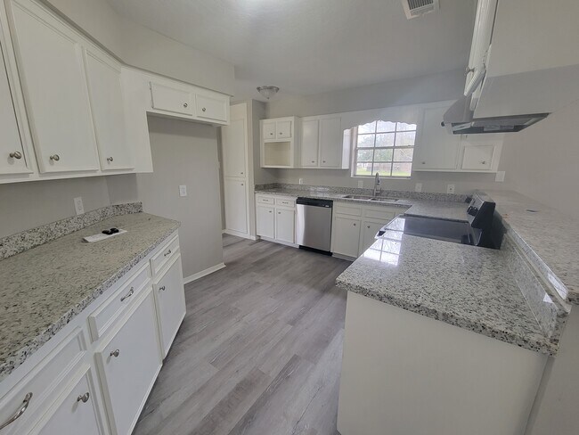 Kitchen - 25708 Parkway Dr