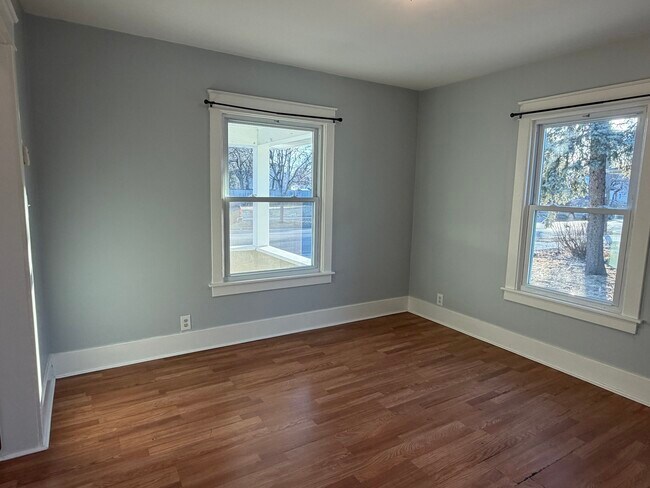 Foto del edificio - 349 W Illinois Ave