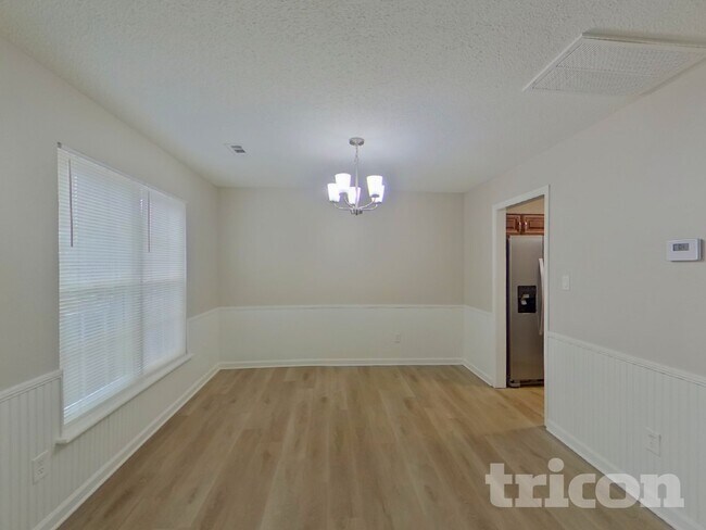 Foto del edificio - 701 Barbee Farm Dr