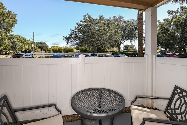 Building Photo - Woodlake Villas