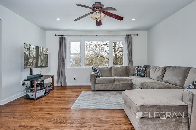 Building Photo - 200 Alpine Pl
