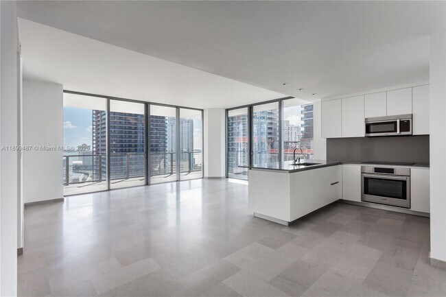 Building Photo - 88 SW 7th St