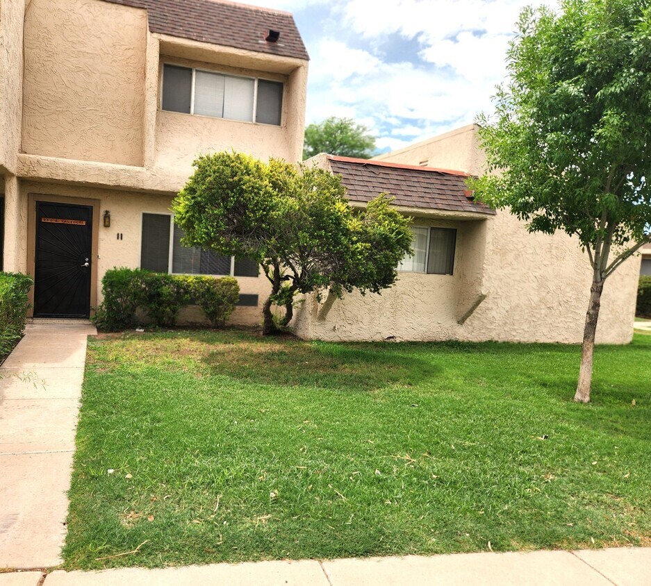 Primary Photo - STUNNING TWO-STORY 2 BEDROOMS TOWNHOUSE FO...