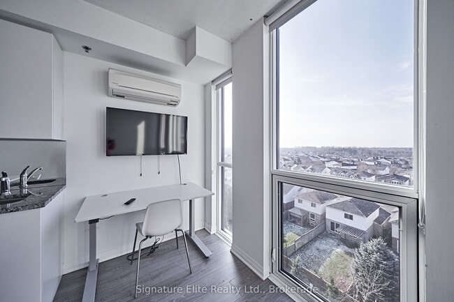 Building Photo - 1900 Simcoe St N